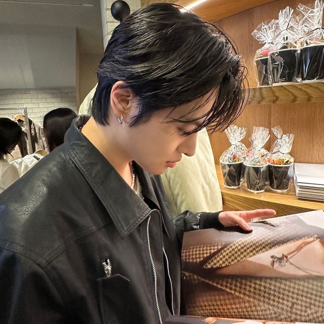 Foto aktivitas terbaru Lee Leo (ALPHA DRIVE ONE)