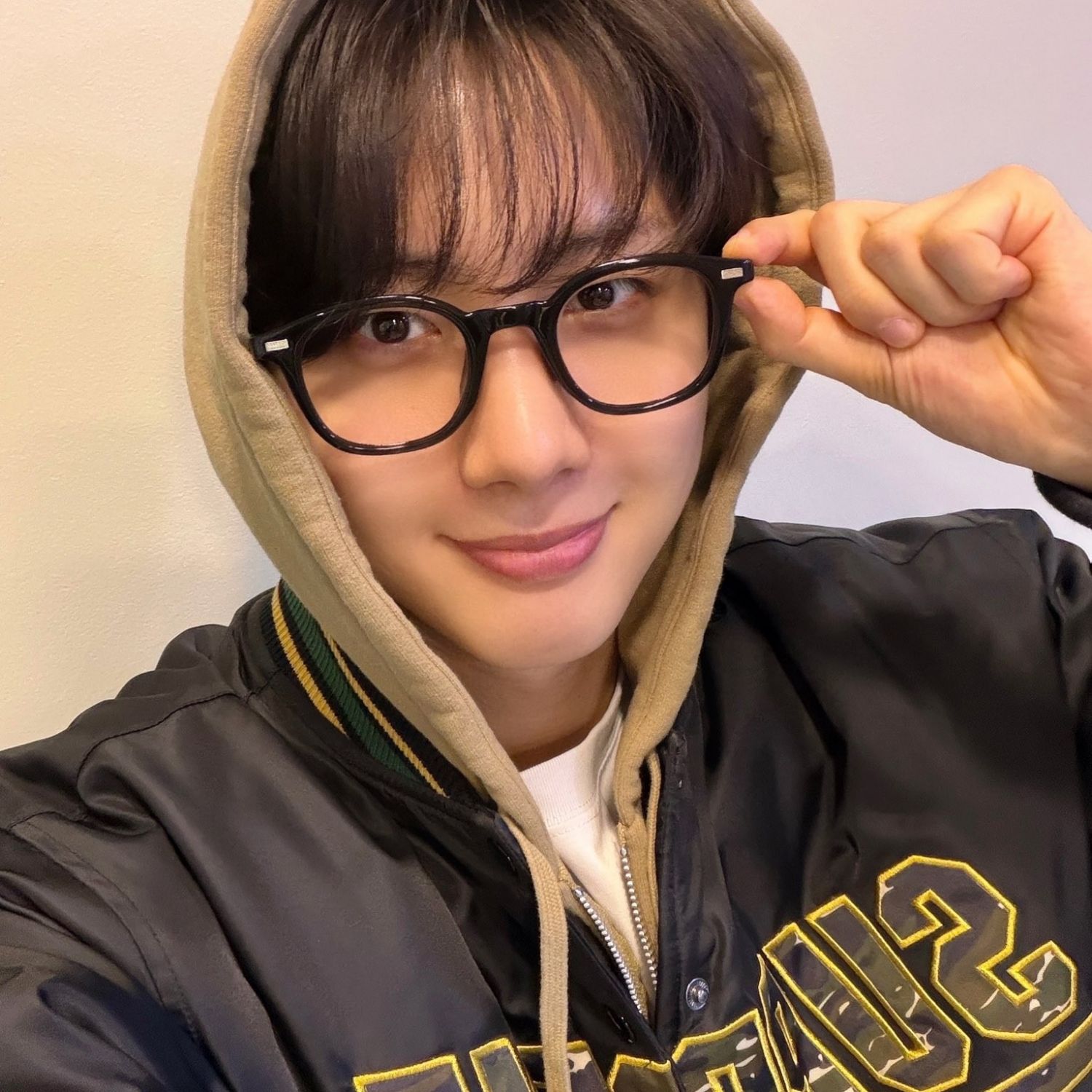 Behind-the-scenes cut of Hui (PENTAGON)