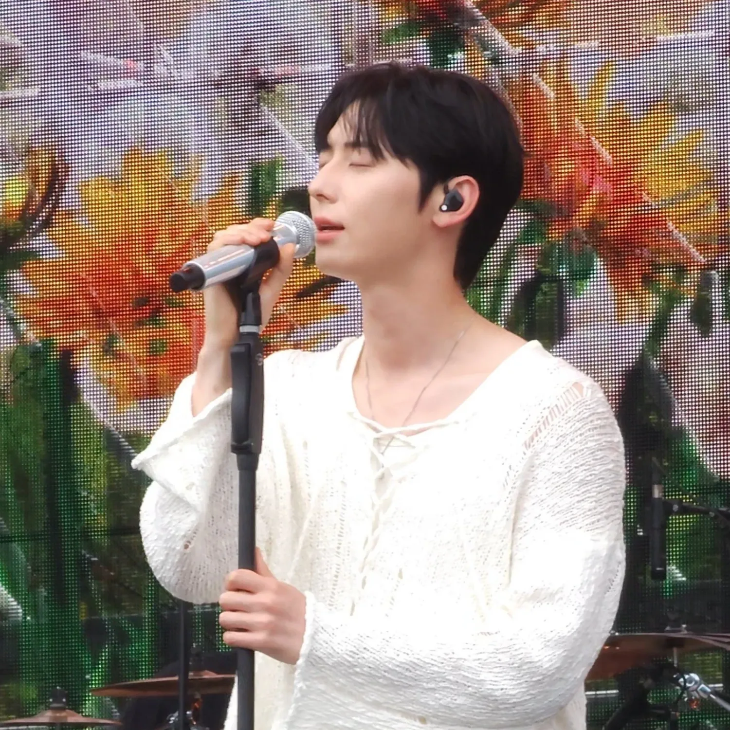 Recent activity shot of Hwang Minhyun