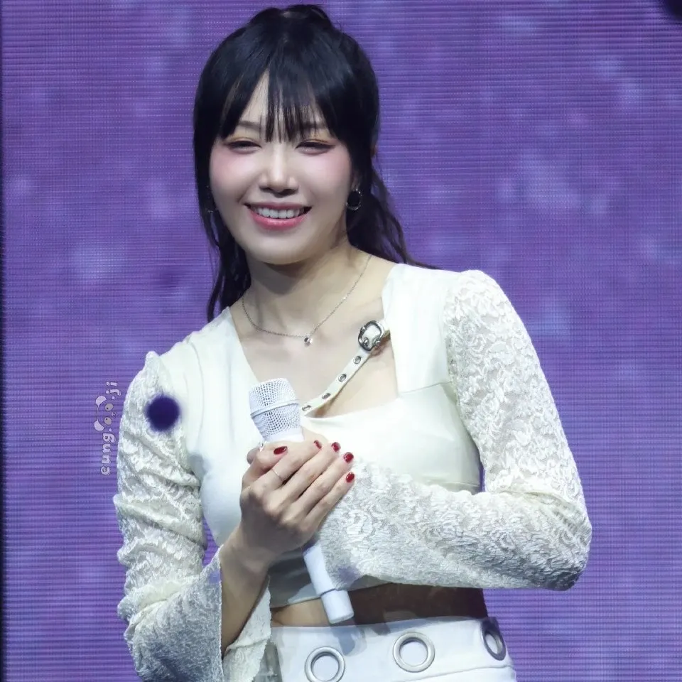 Behind-the-scenes cut of Jeong Eunji (Apink)