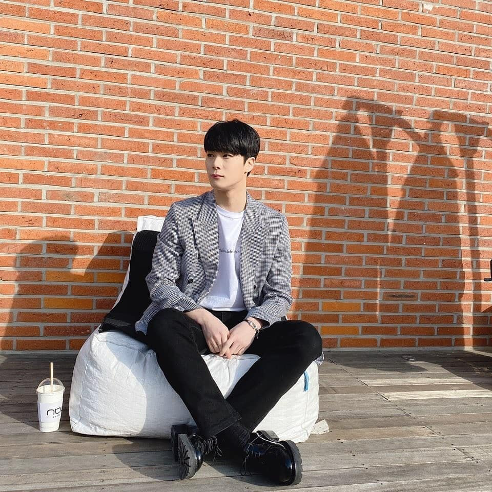 A moment captured by Moonbin (ASTRO)'s fan