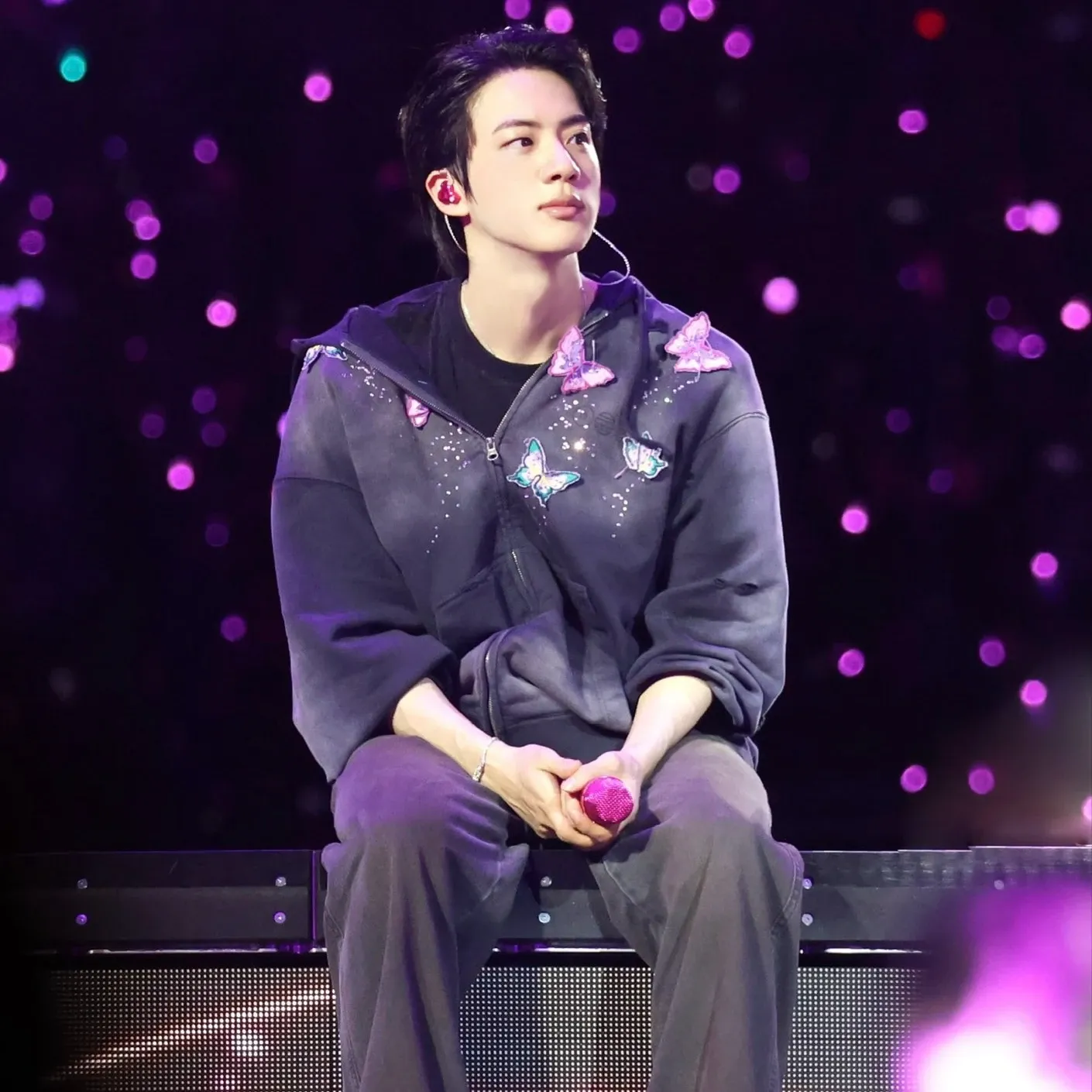 Foto aktivitas terbaru Jin (BTS)