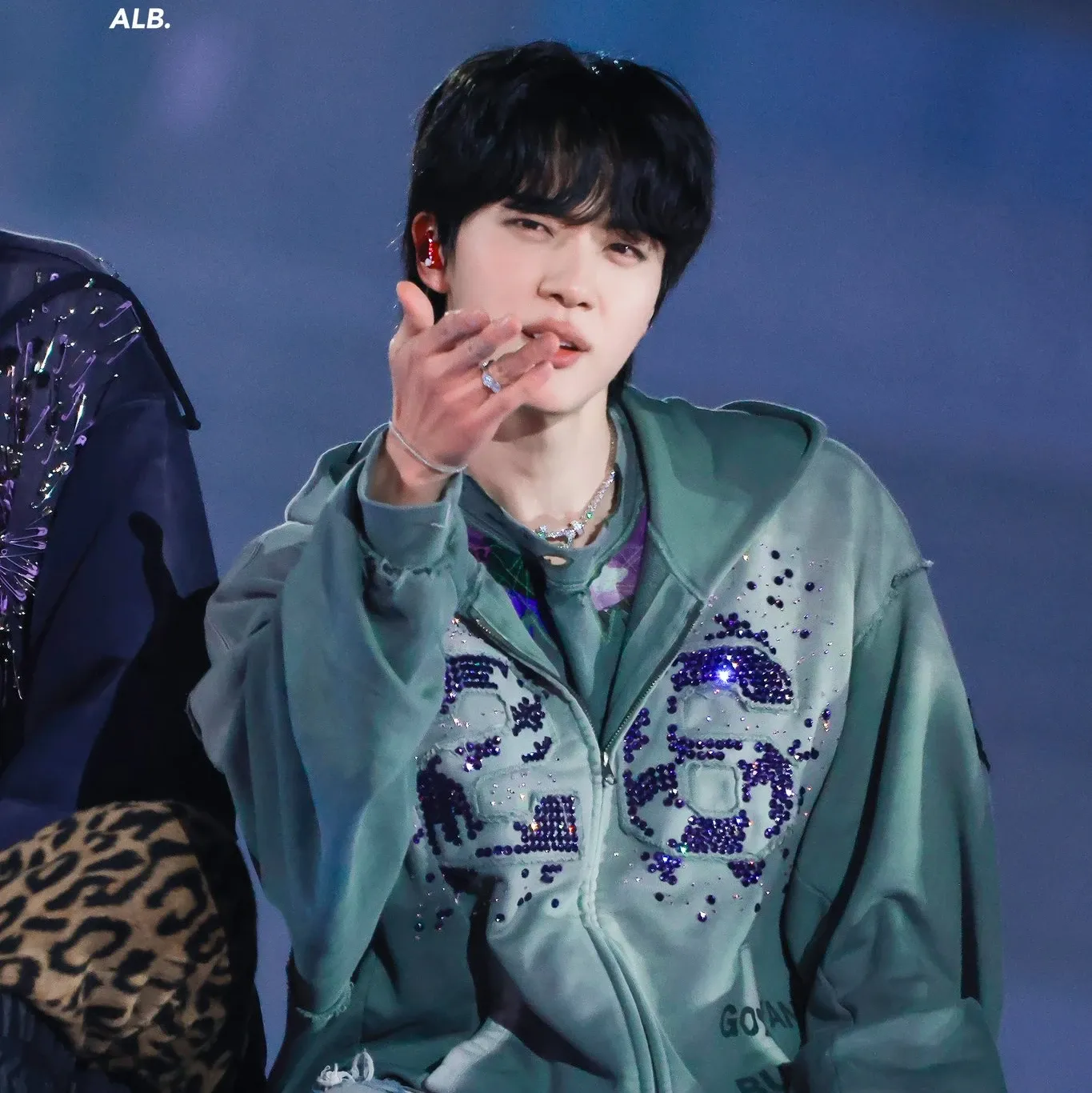 Foto aktivitas terbaru Jin (BTS)