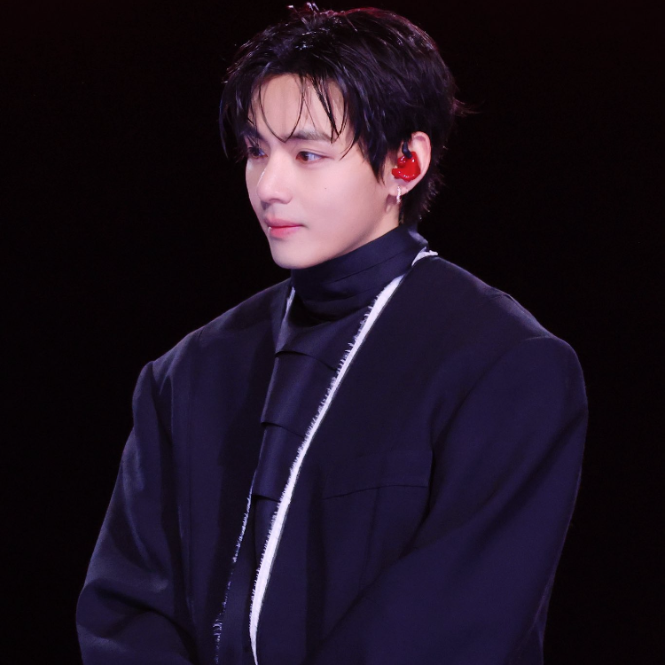 뷔 (방탄소년단)의 최신 사진