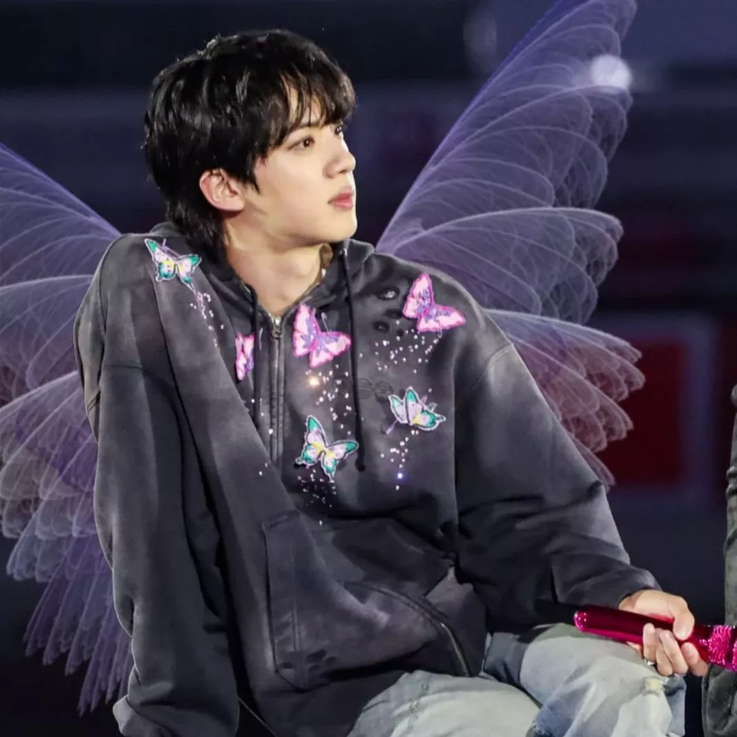 Foto aktivitas terbaru Jin (BTS)