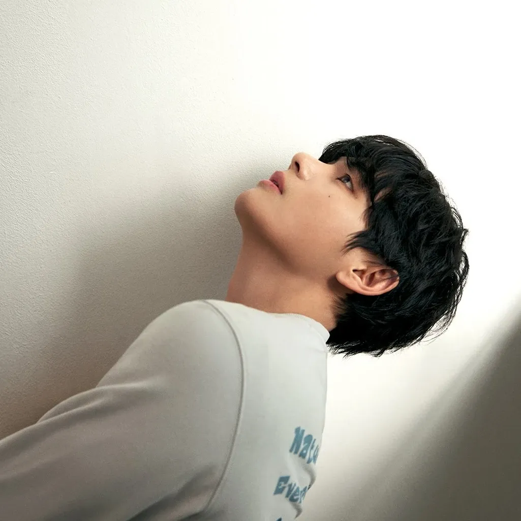 Latest photo of V (BTS)