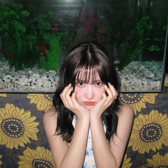 Foto aktivitas terbaru Momo (TWICE)