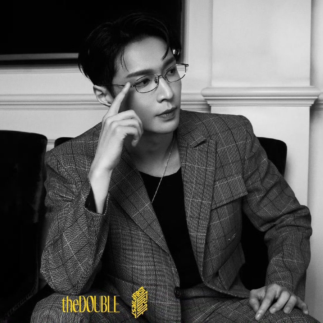 Recent activity shot of Lay (EXO)