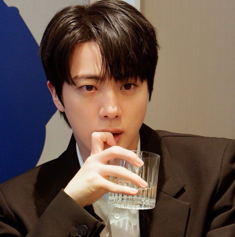 Foto terbaru Jin (BTS)