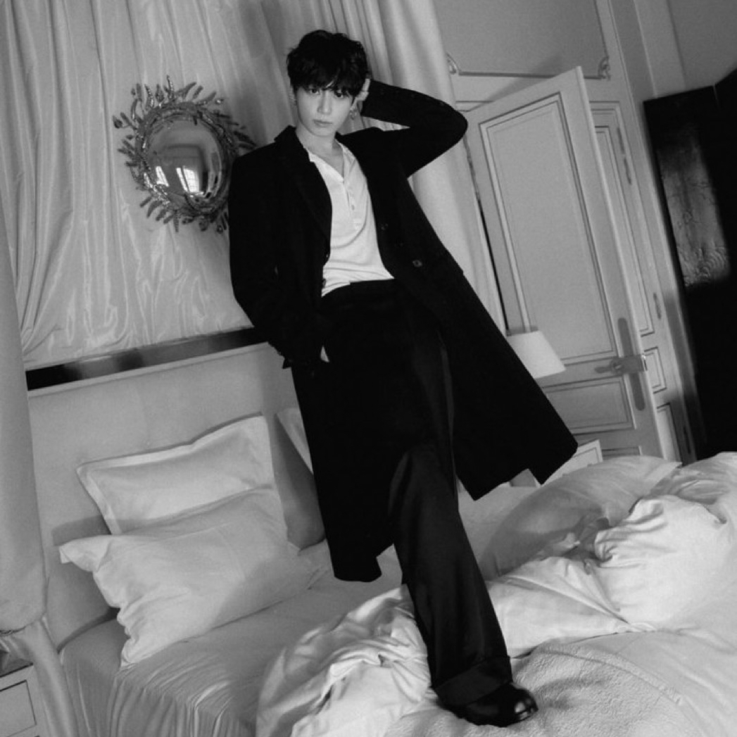 Foto aktivitas terbaru Jungkook (BTS)