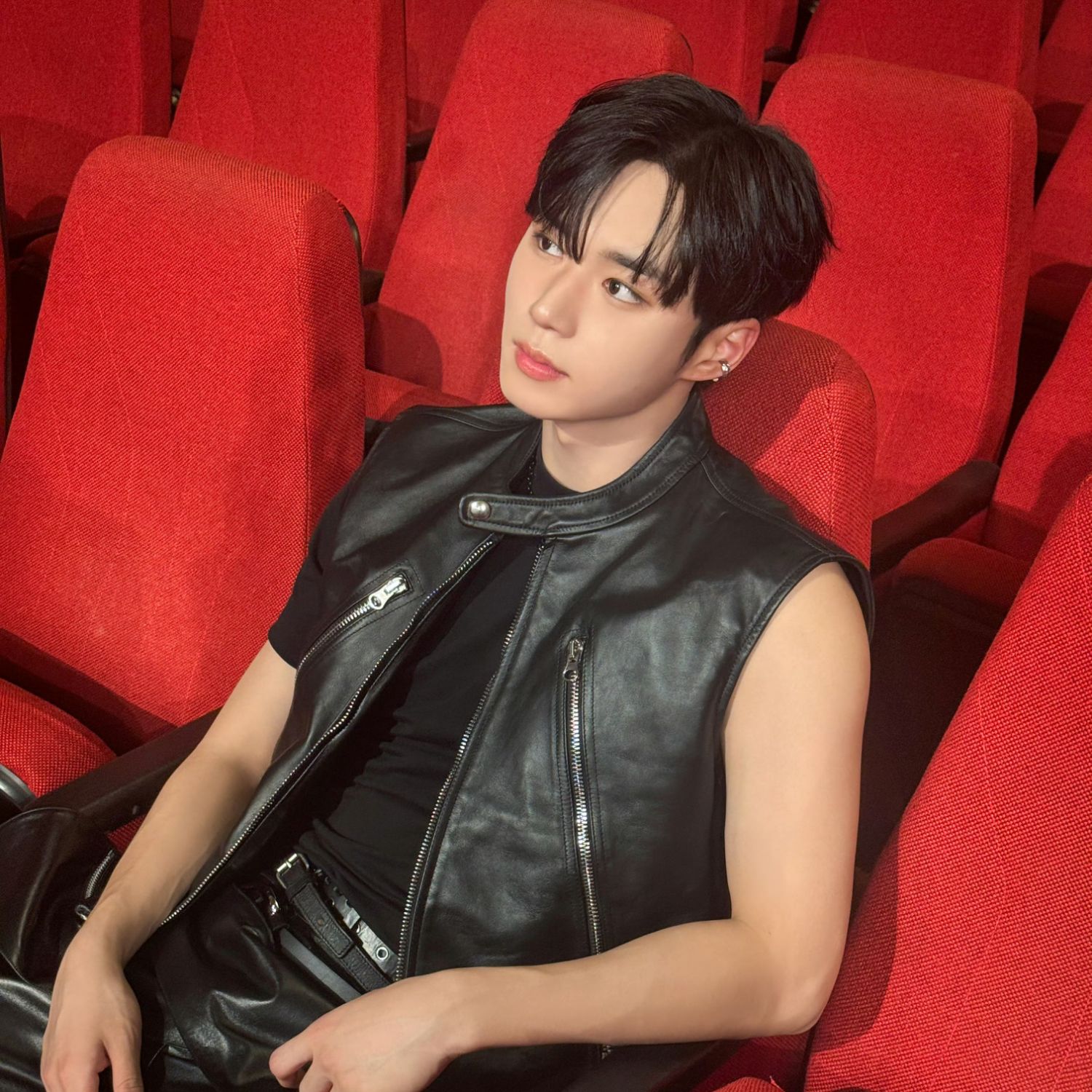 Behind-the-scenes cut of Kim Junseo (ALPHA DRIVE ONE)