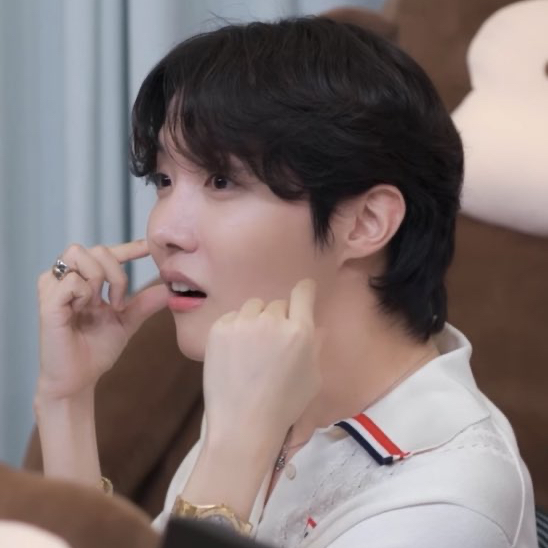 제이홉 (방탄소년단)의 최신 사진