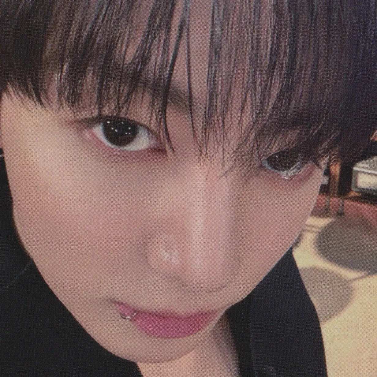 Foto aktivitas terbaru Jungkook (BTS)