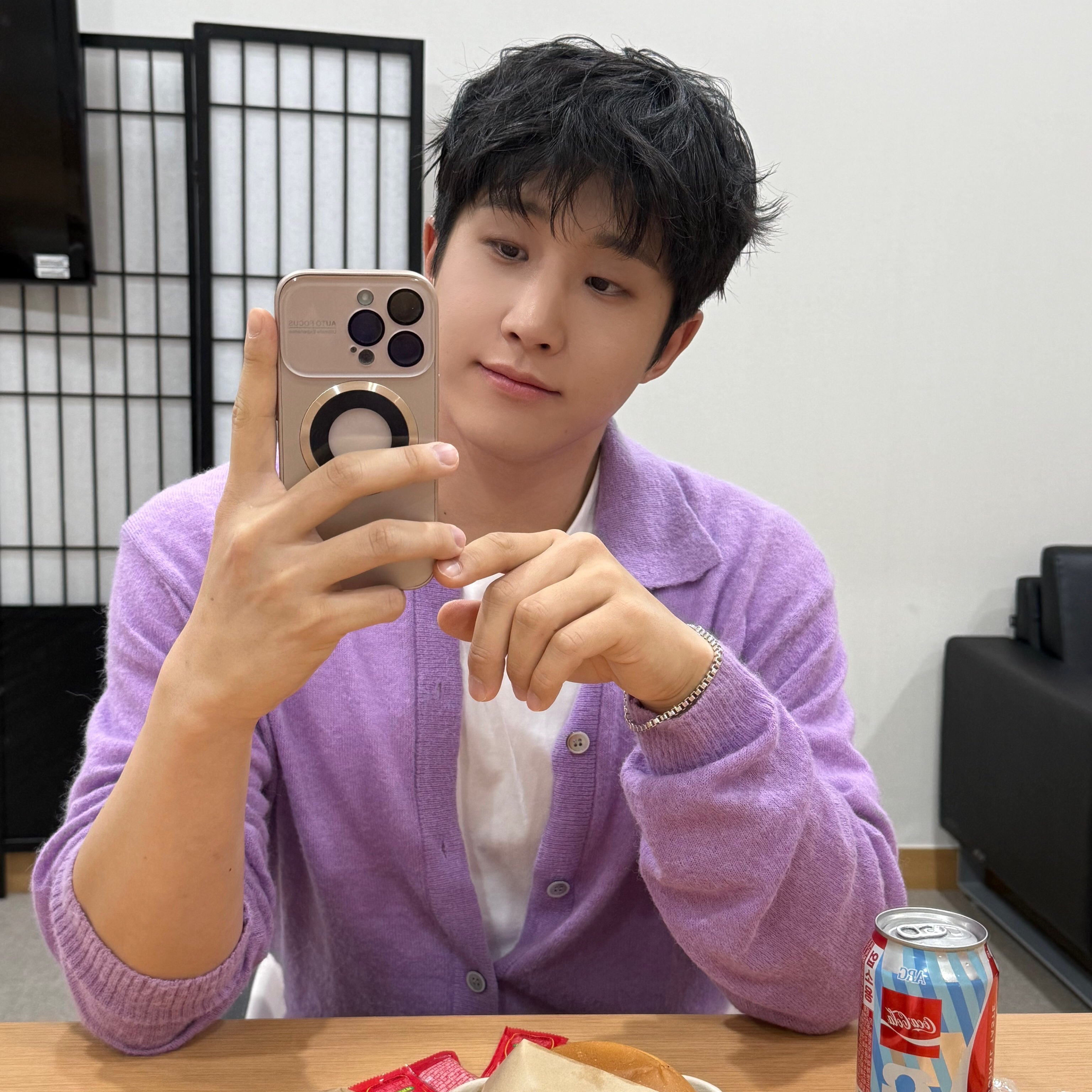 Behind-the-scenes cut of Jinjin (ASTRO)
