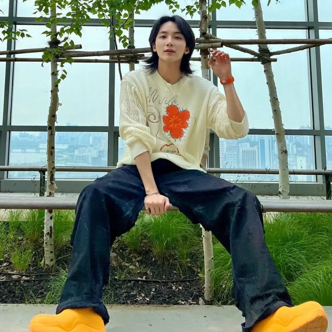 Recent activity shot of Jeonghan (SEVENTEEN)