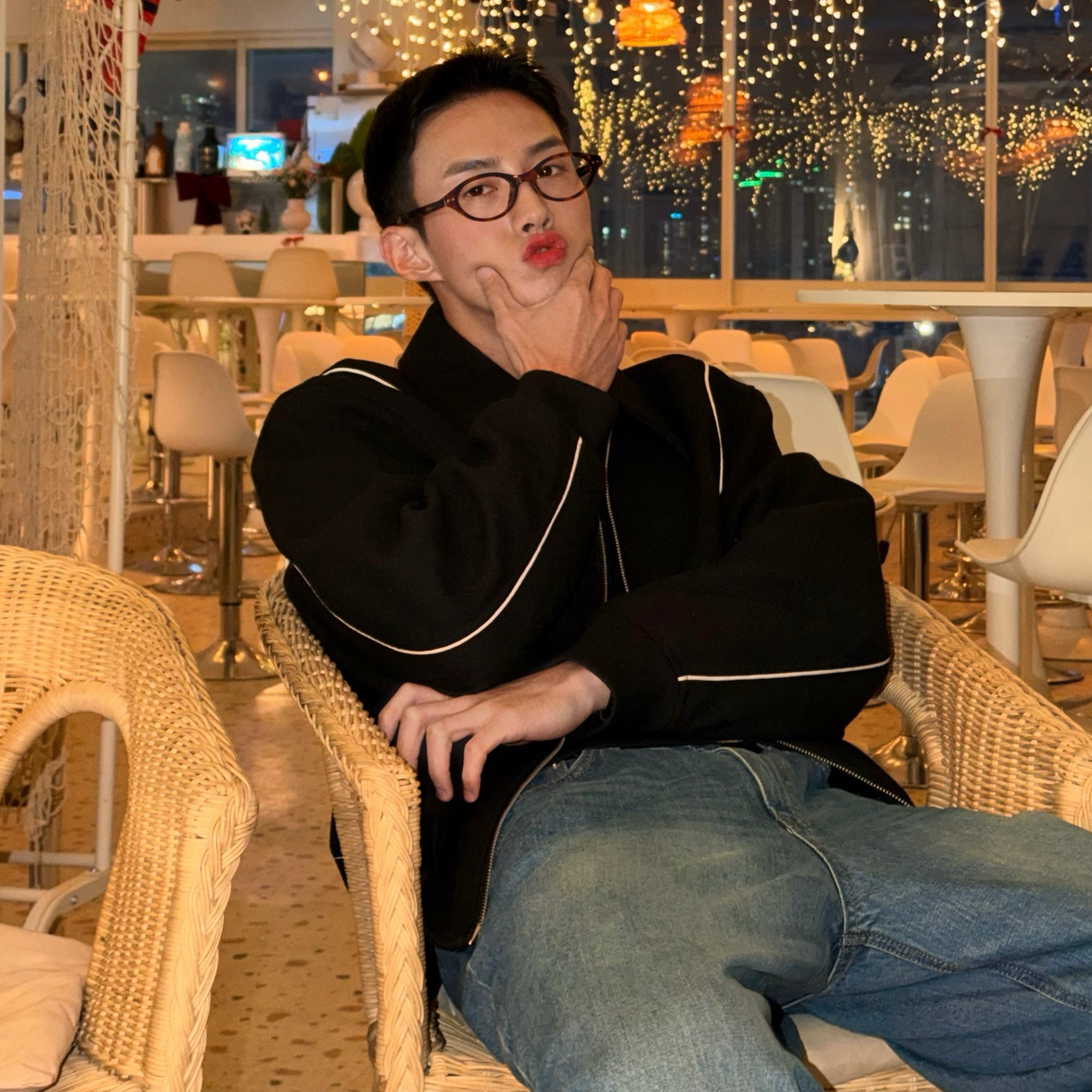 Foto aktivitas terbaru Yeoone (PENTAGON)