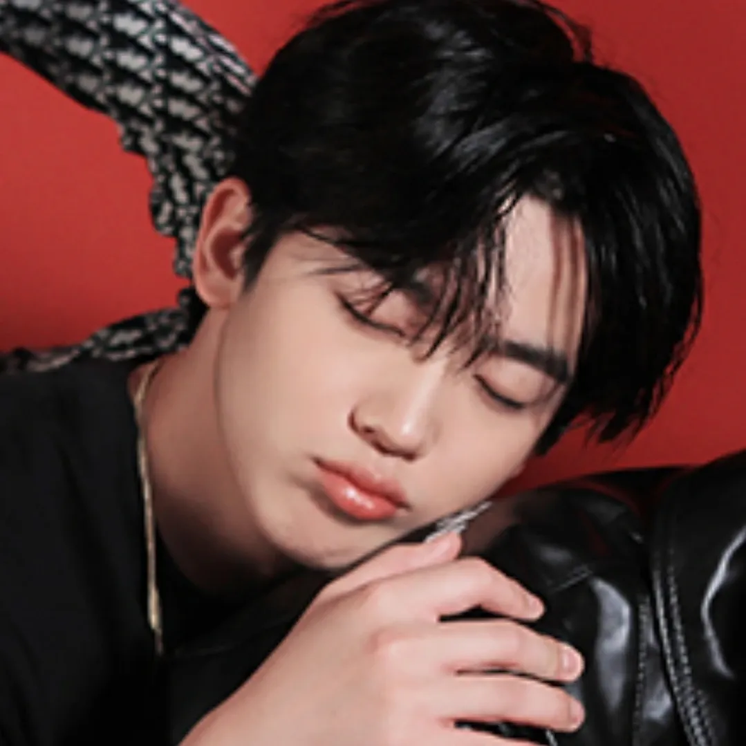 A moment captured by Kim Yohan (WEi)'s fan