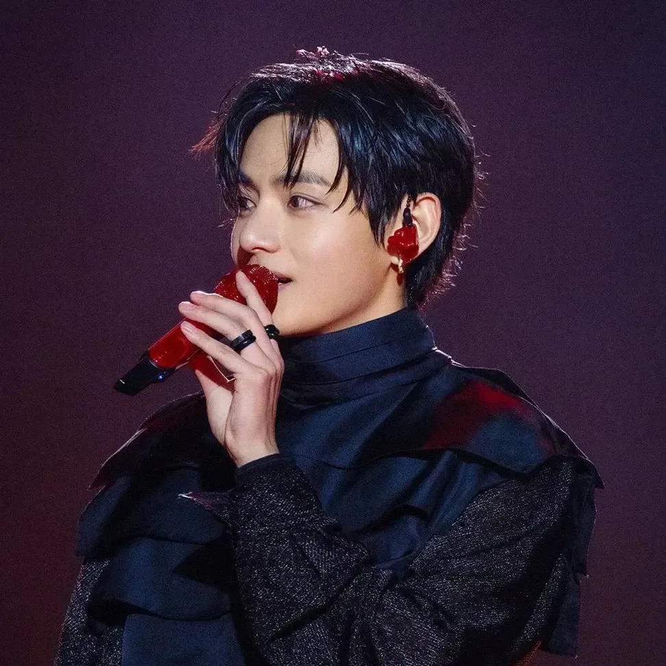Foto terbaru V (BTS)