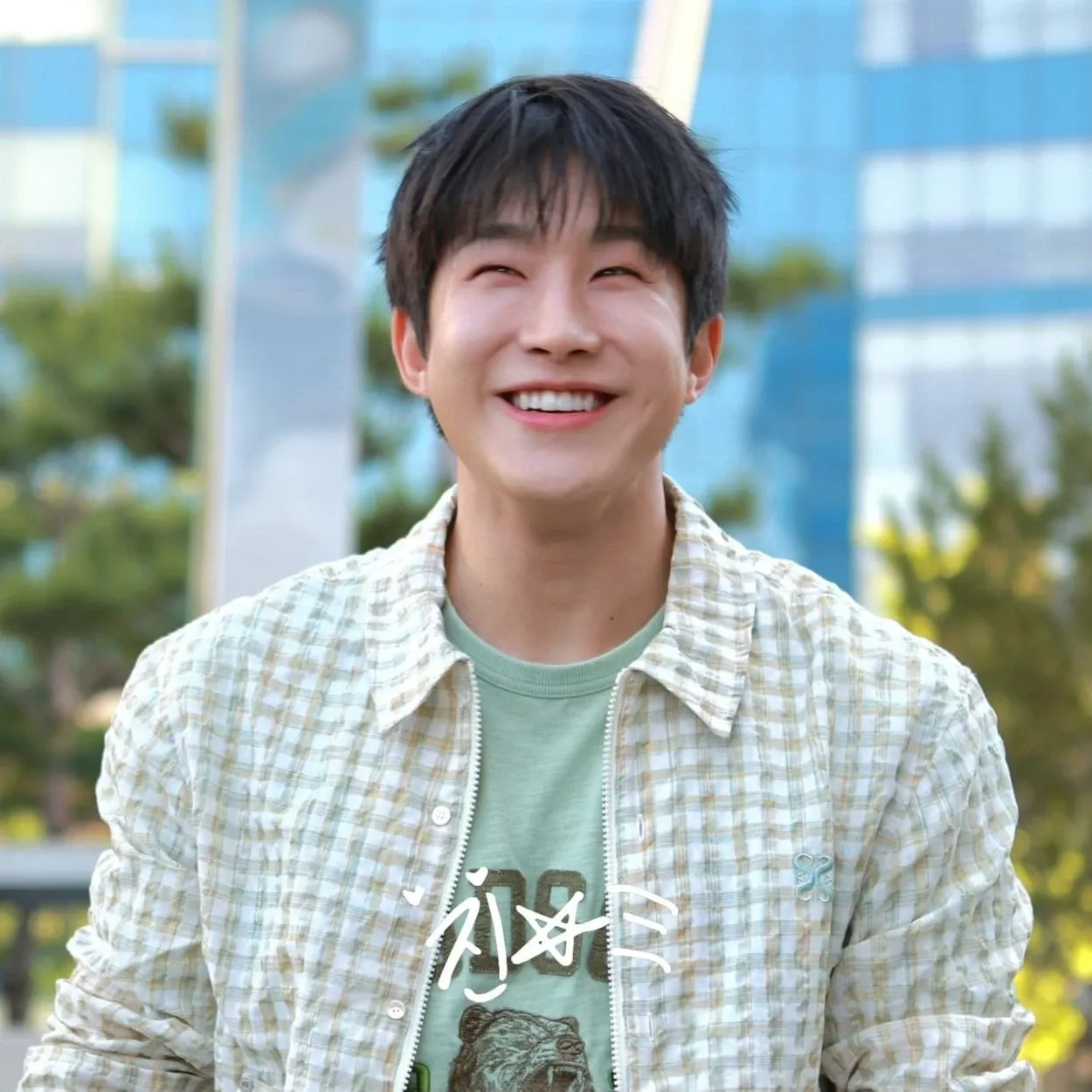 Behind-the-scenes cut of Jinjin (ASTRO)