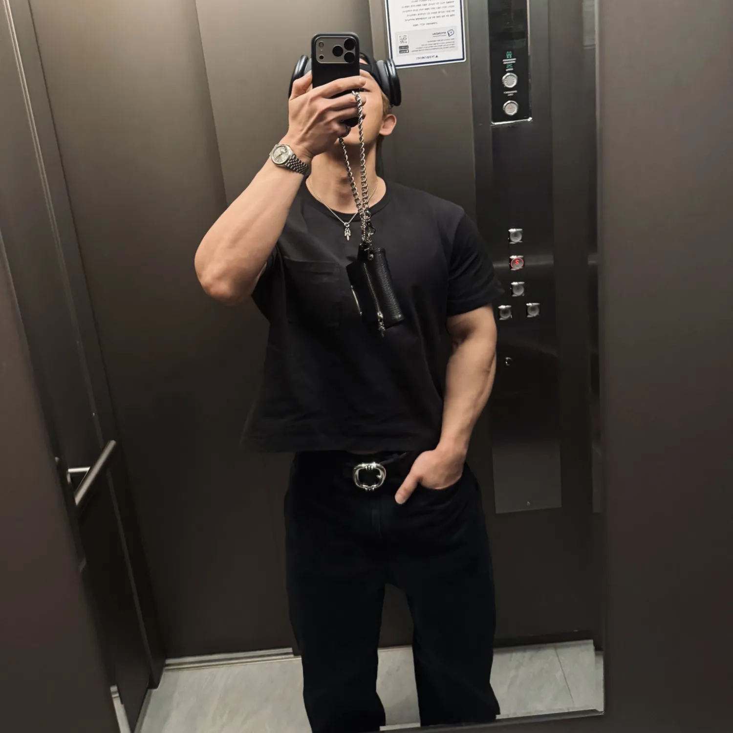Behind-the-scenes cut of Wonho