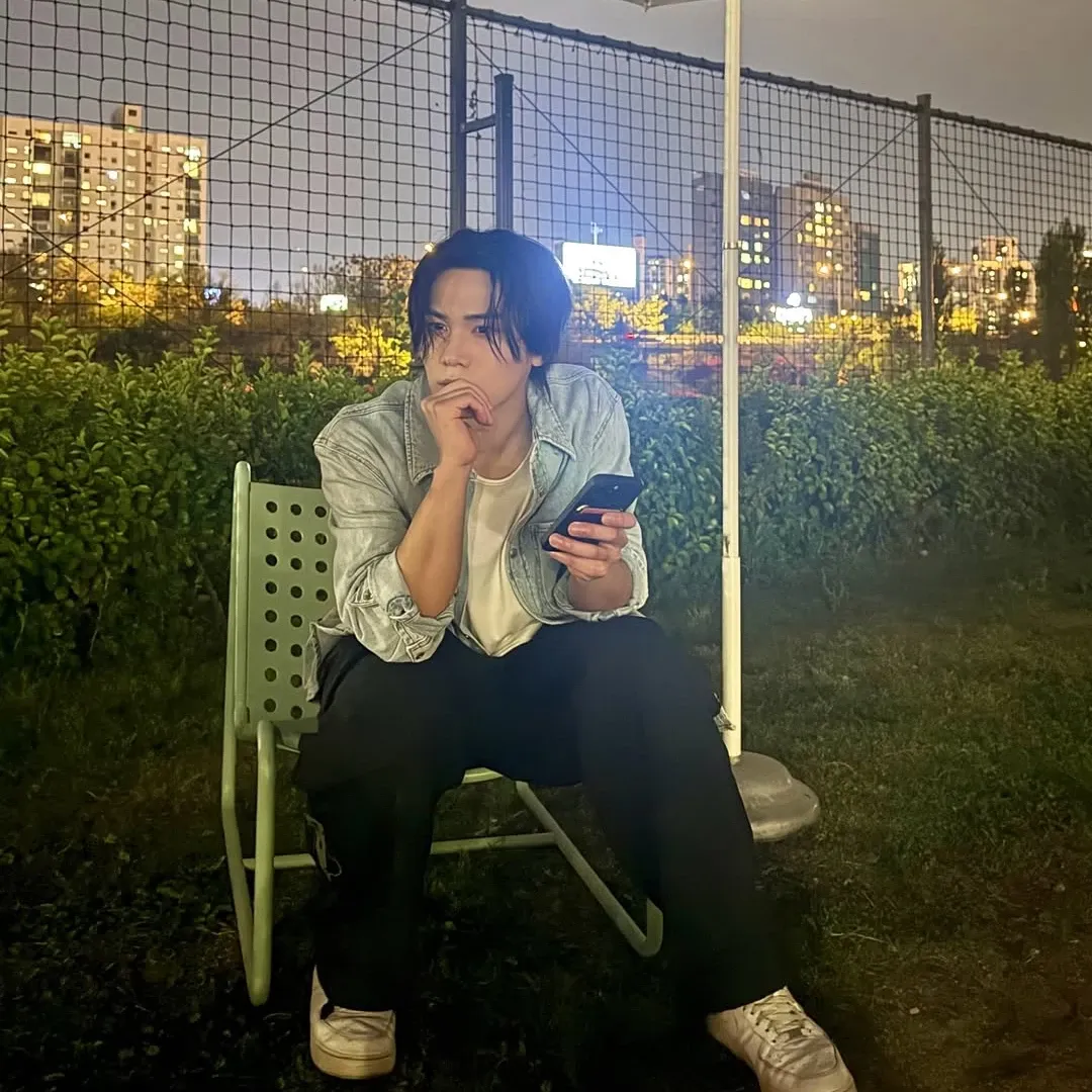 A moment captured by Rocky's fan