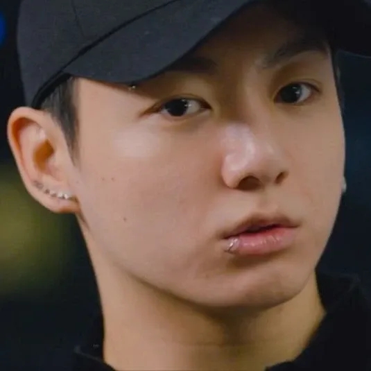 Foto aktivitas terbaru Jungkook (BTS)