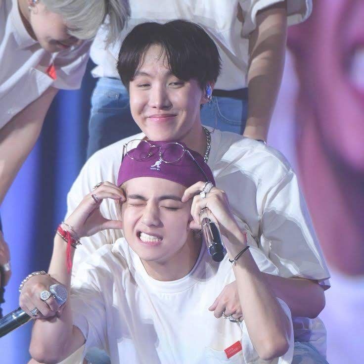 V (防彈少年團)的最新活動照片