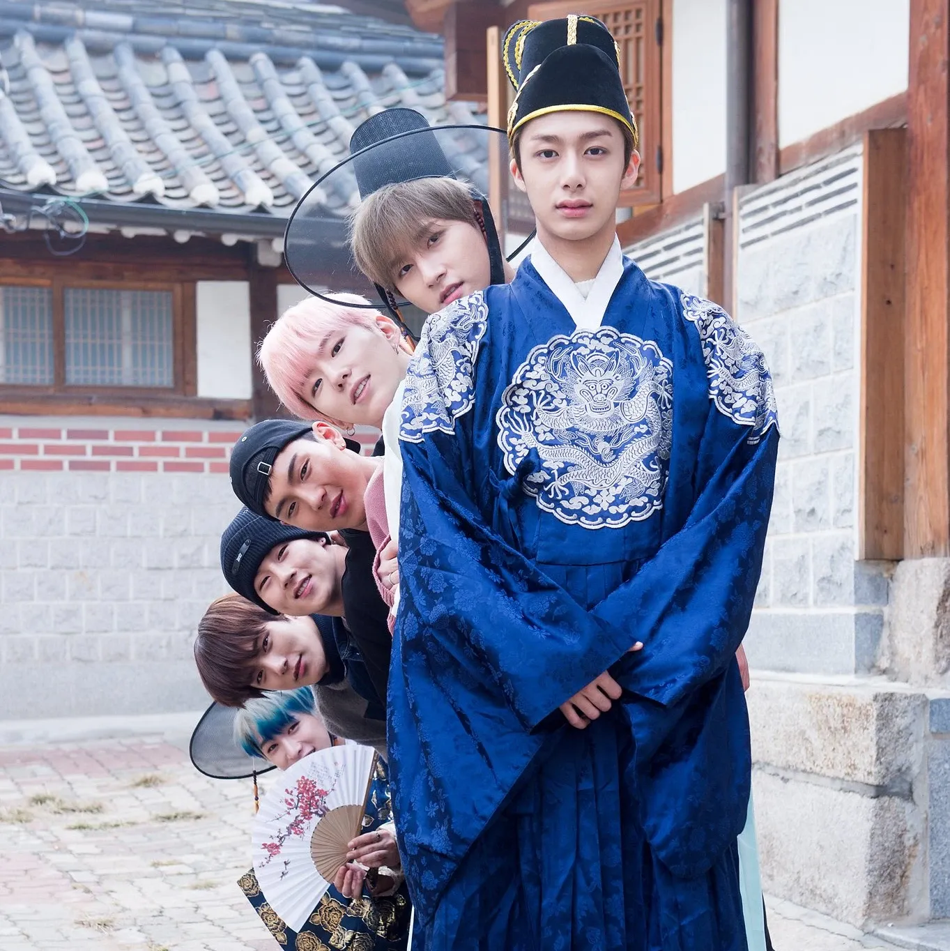 Foto aktivitas terbaru MONSTA X