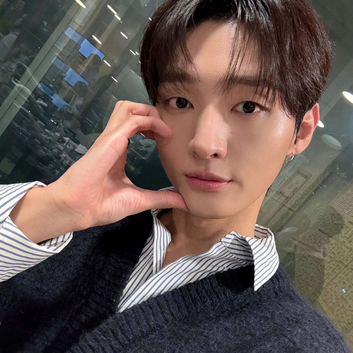 Behind-the-scenes cut of Yoon Jisung