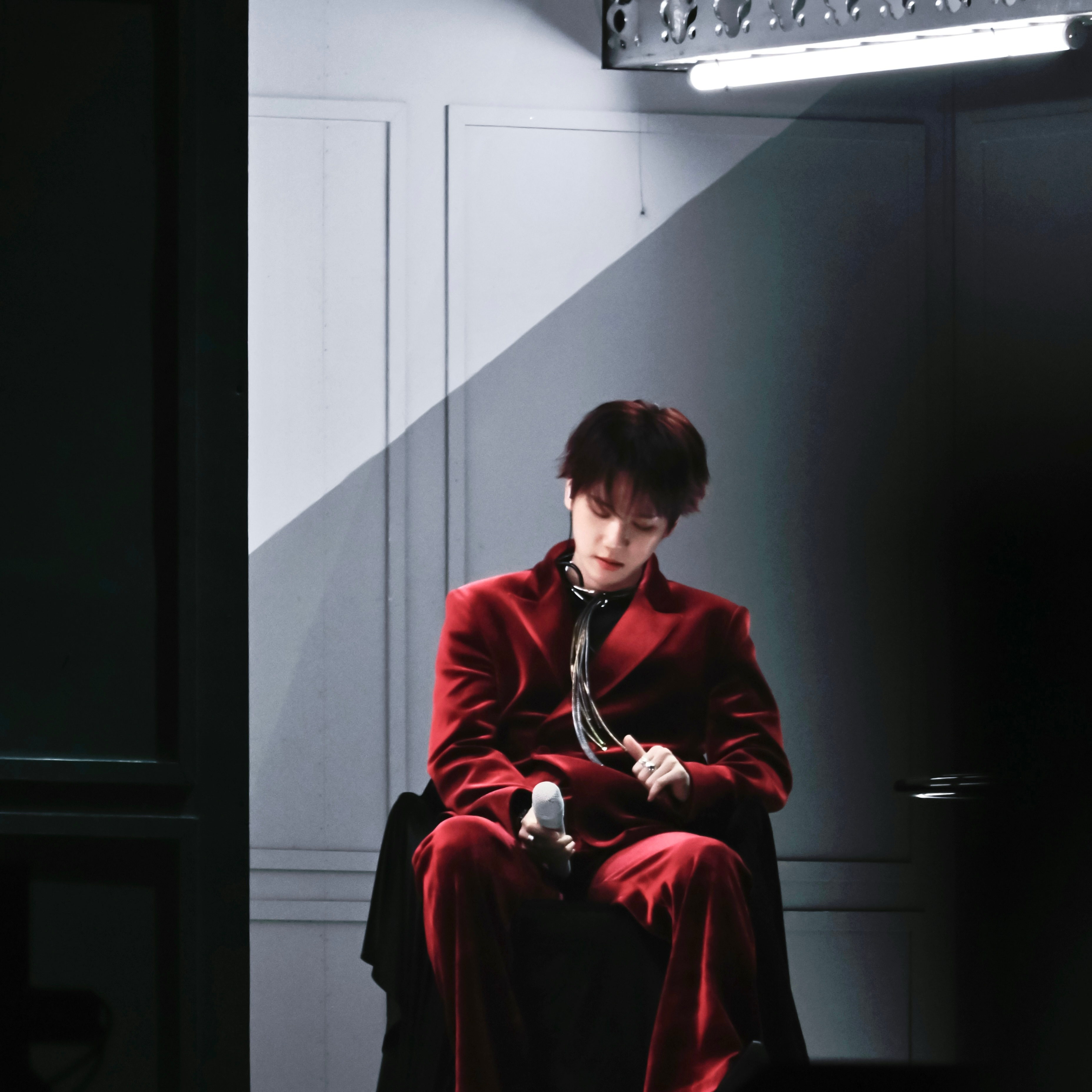 백현 (EXO)의 비하인드 컷