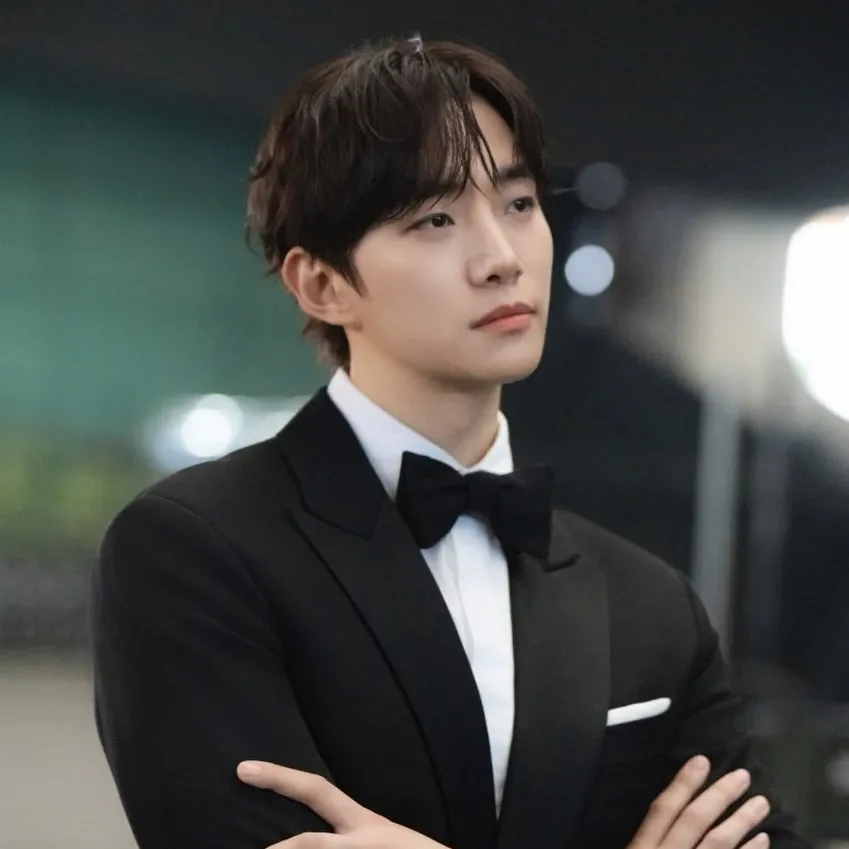 Behind-the-scenes cut of Junho (2PM)