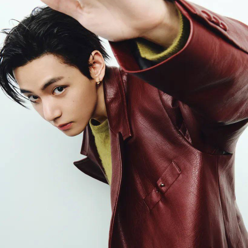 뷔 (방탄소년단)의 최신 사진