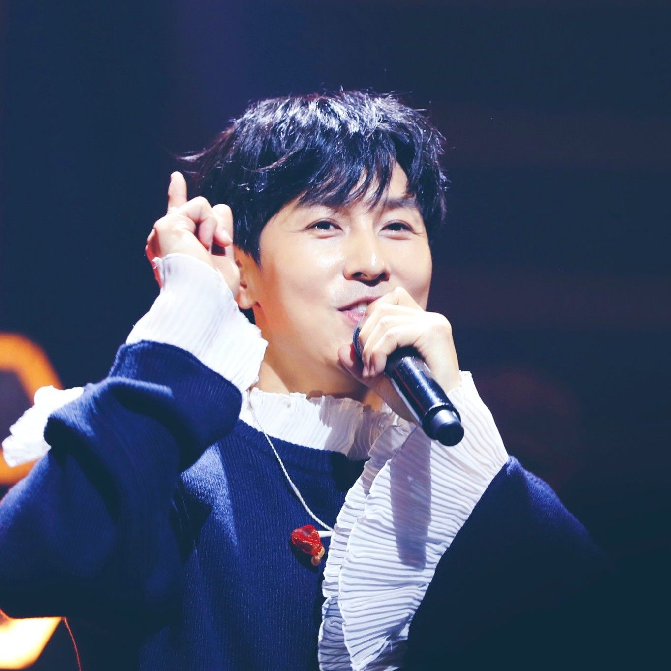 Behind-the-scenes cut of Kim Dongwan (SHINHWA)