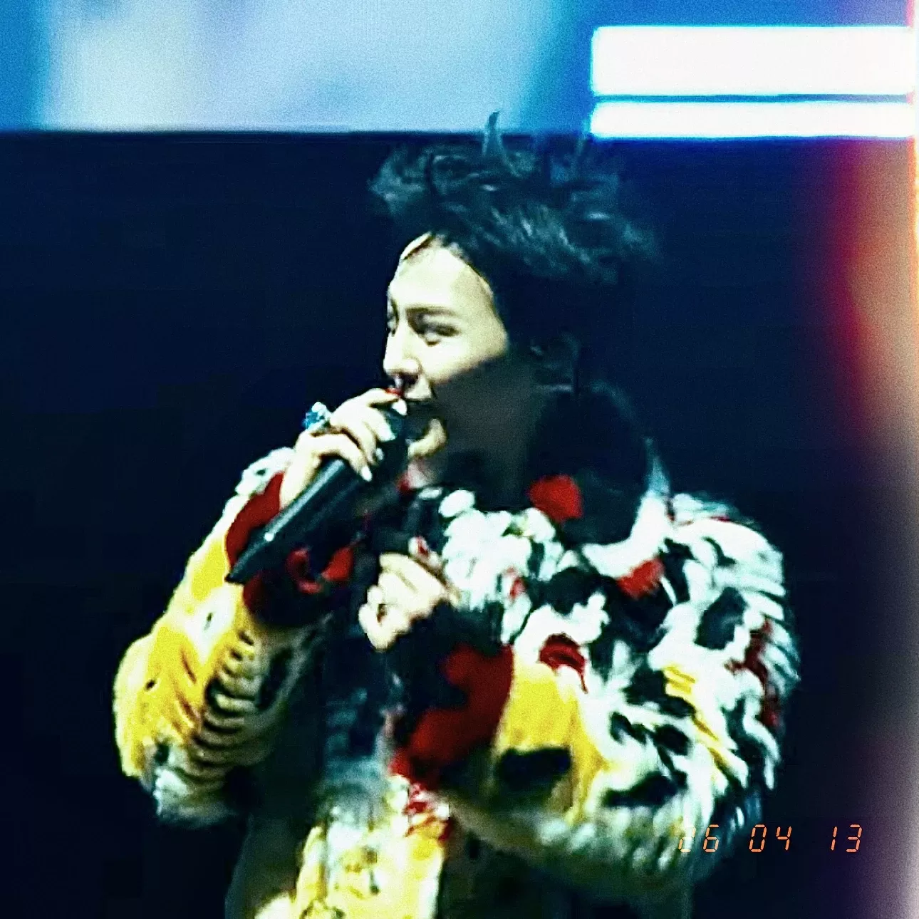 Foto aktivitas terbaru G-DRAGON (BIGBANG)