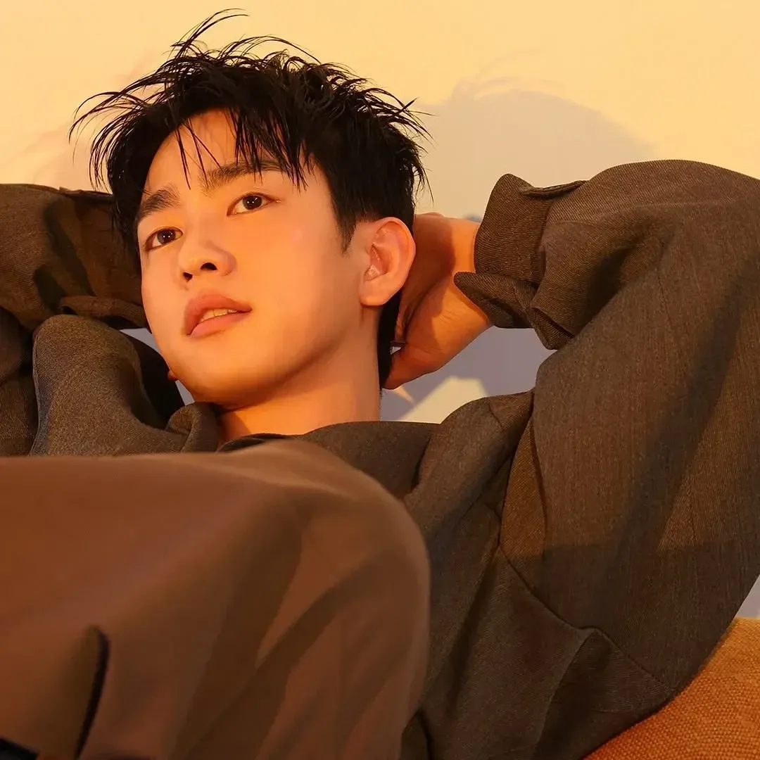 A moment captured by Jinyoung (GOT7)'s fan