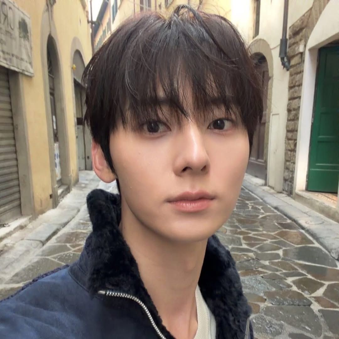 Recent activity shot of Hwang Minhyun