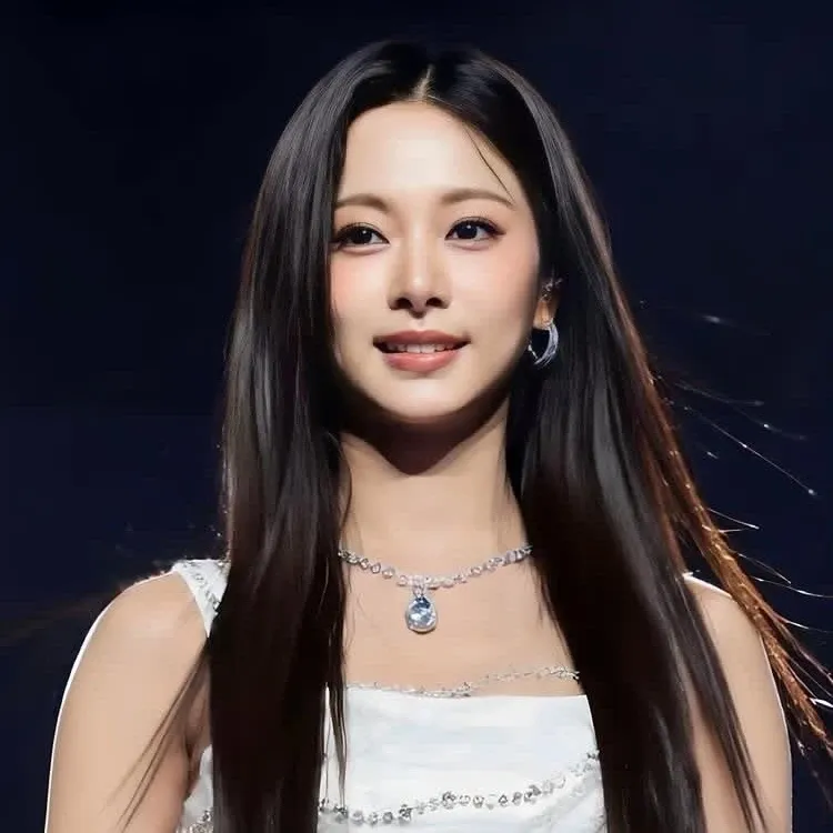 Momen yang diabadikan oleh penggemar Tzuyu (TWICE)