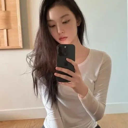 Behind-the-scenes cut of NewJeans