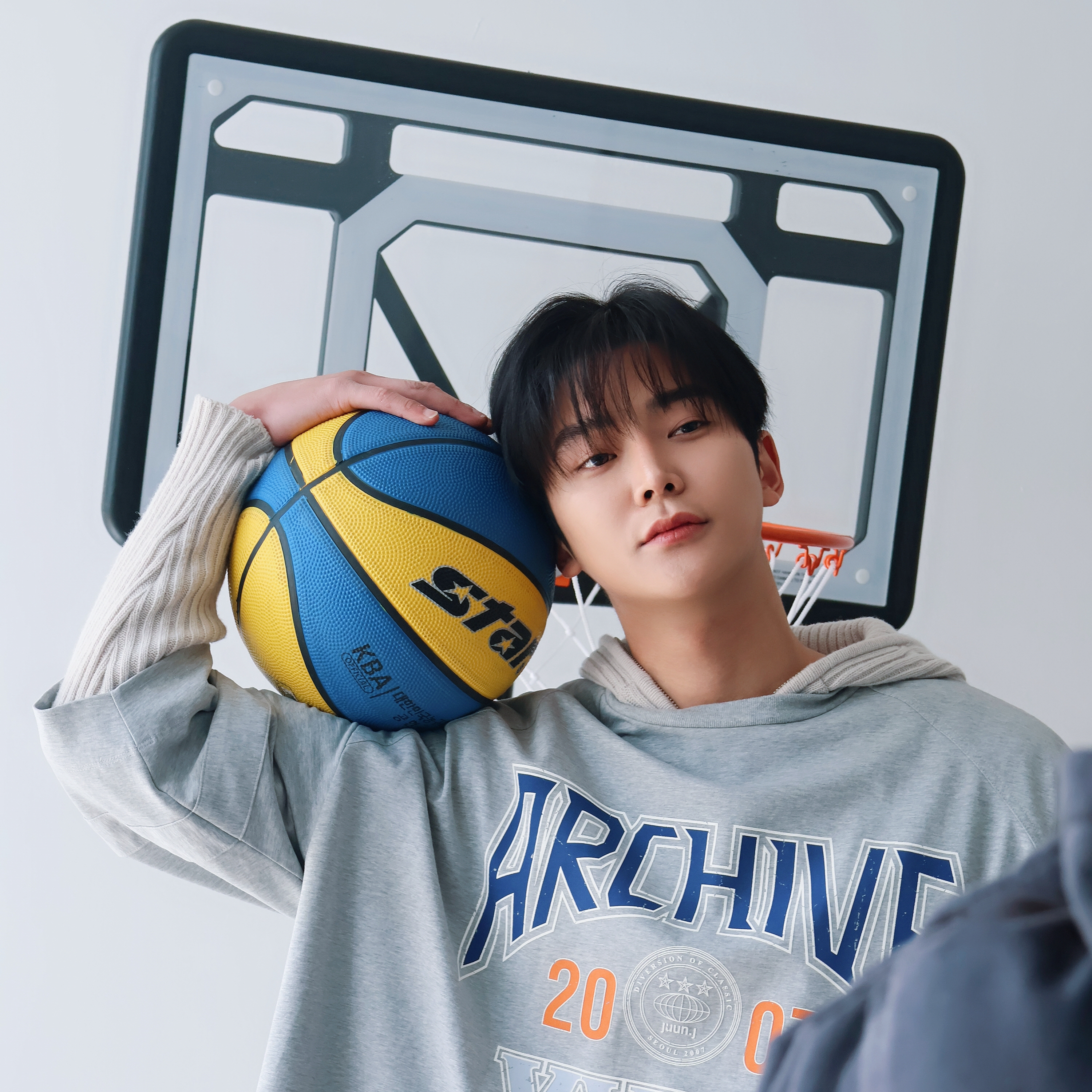 Behind-the-scenes cut of Rowoon