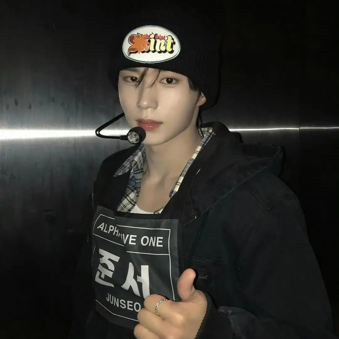 Behind-the-scenes cut of Kim Junseo (ALPHA DRIVE ONE)