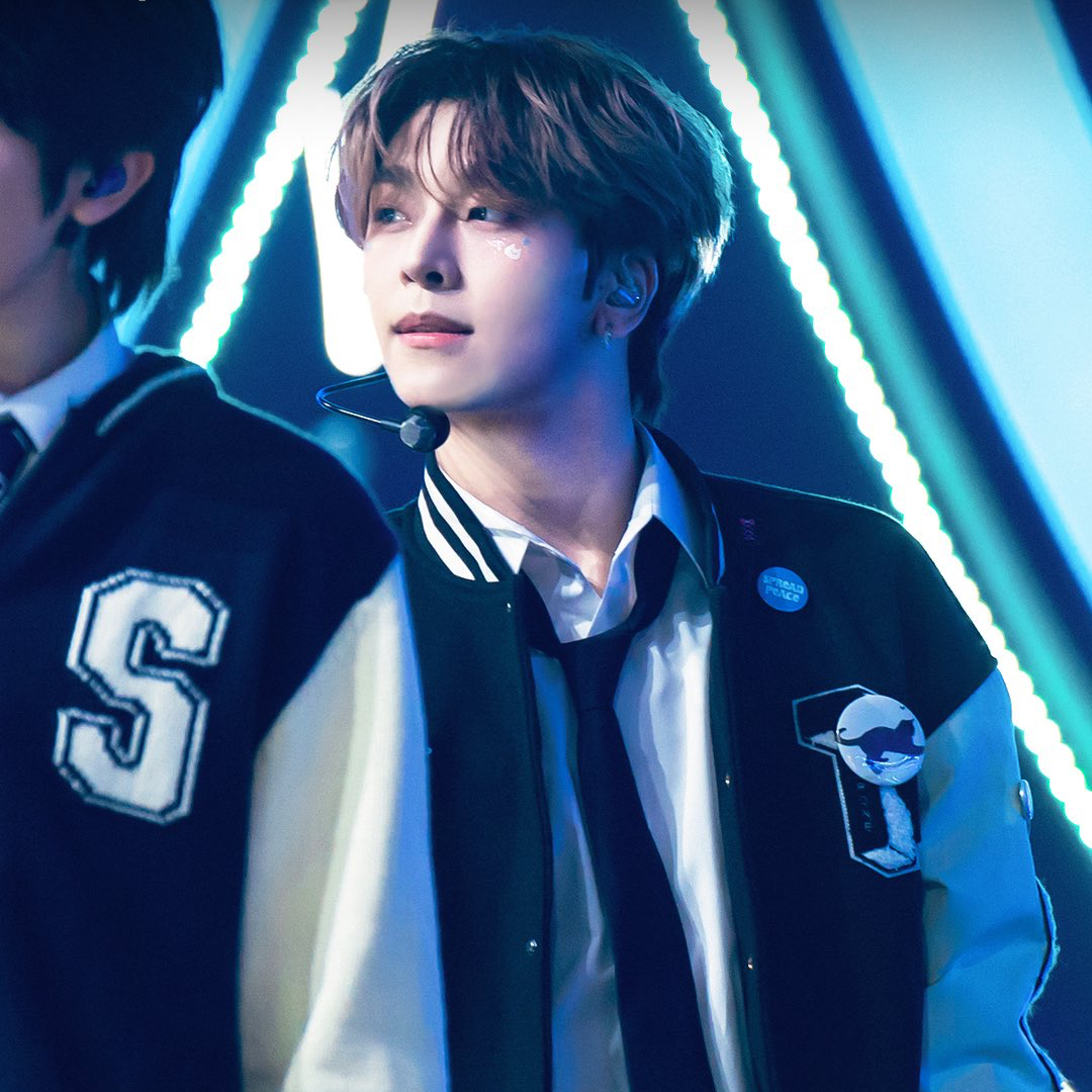 A moment captured by He Xinlong (ALPHA DRIVE ONE)'s fan