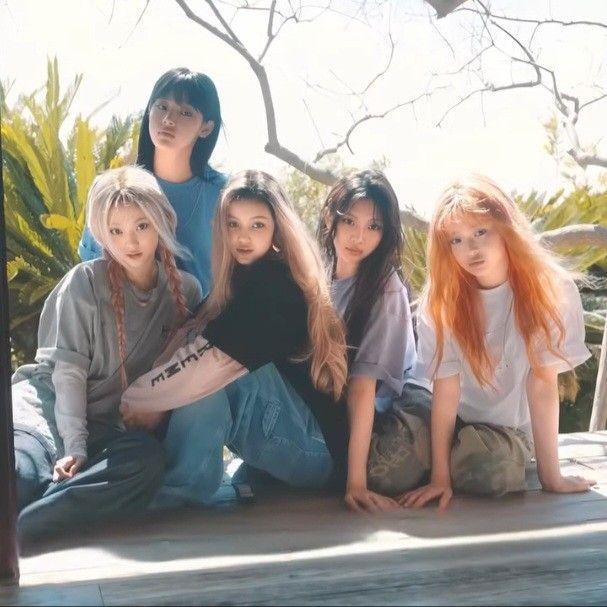 NewJeansの舞台裏ショット