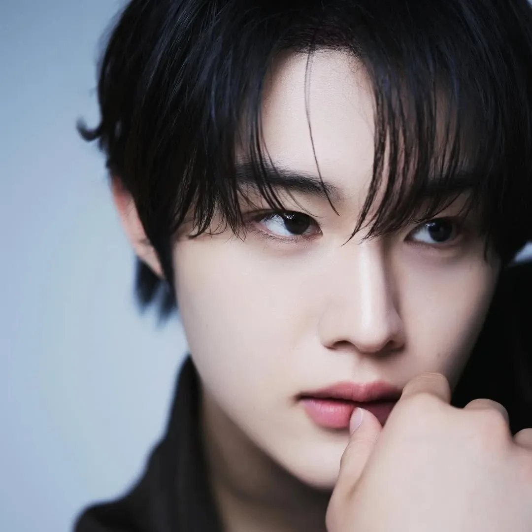 Behind-the-scenes cut of Hyunsuk