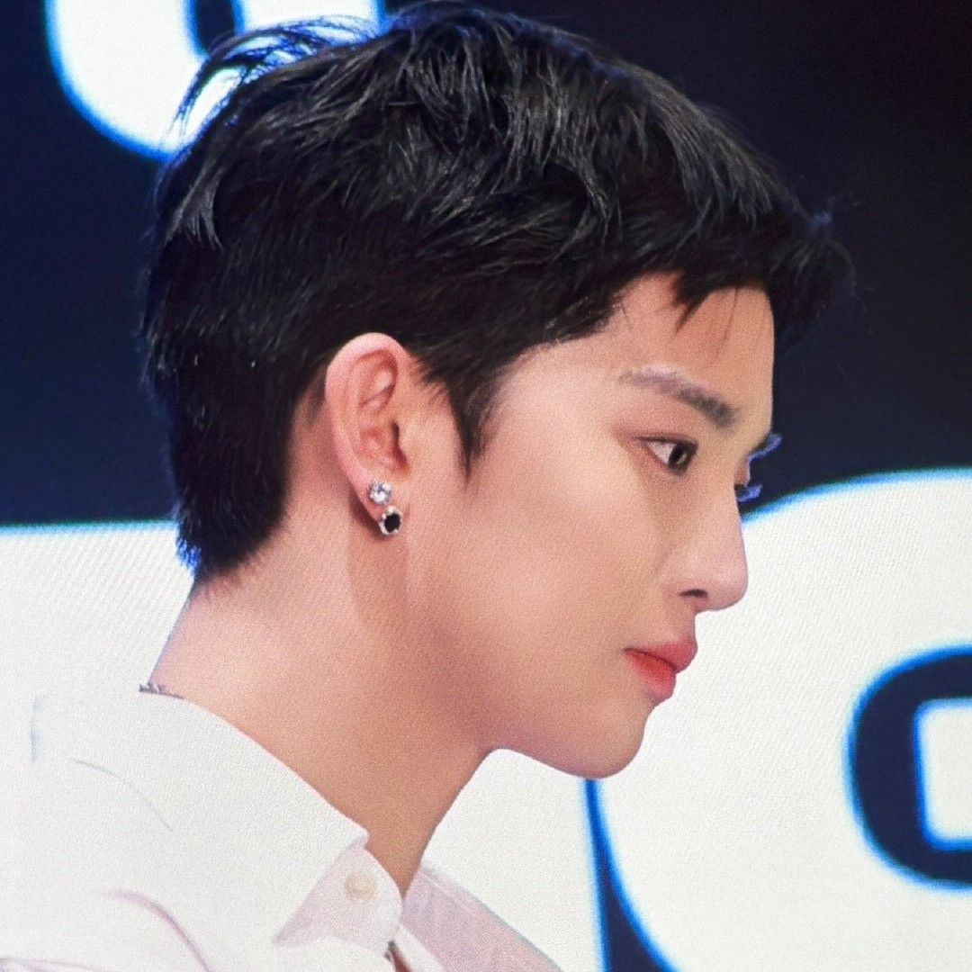 Behind-the-scenes cut of Bae Jinyoung