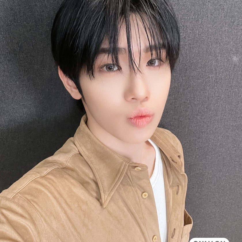 Recent activity shot of Kim Taerae (ZEROBASEONE)