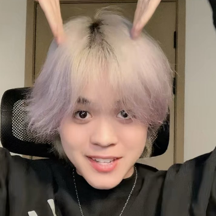 A moment captured by THI-O (NexT1DE)'s fan