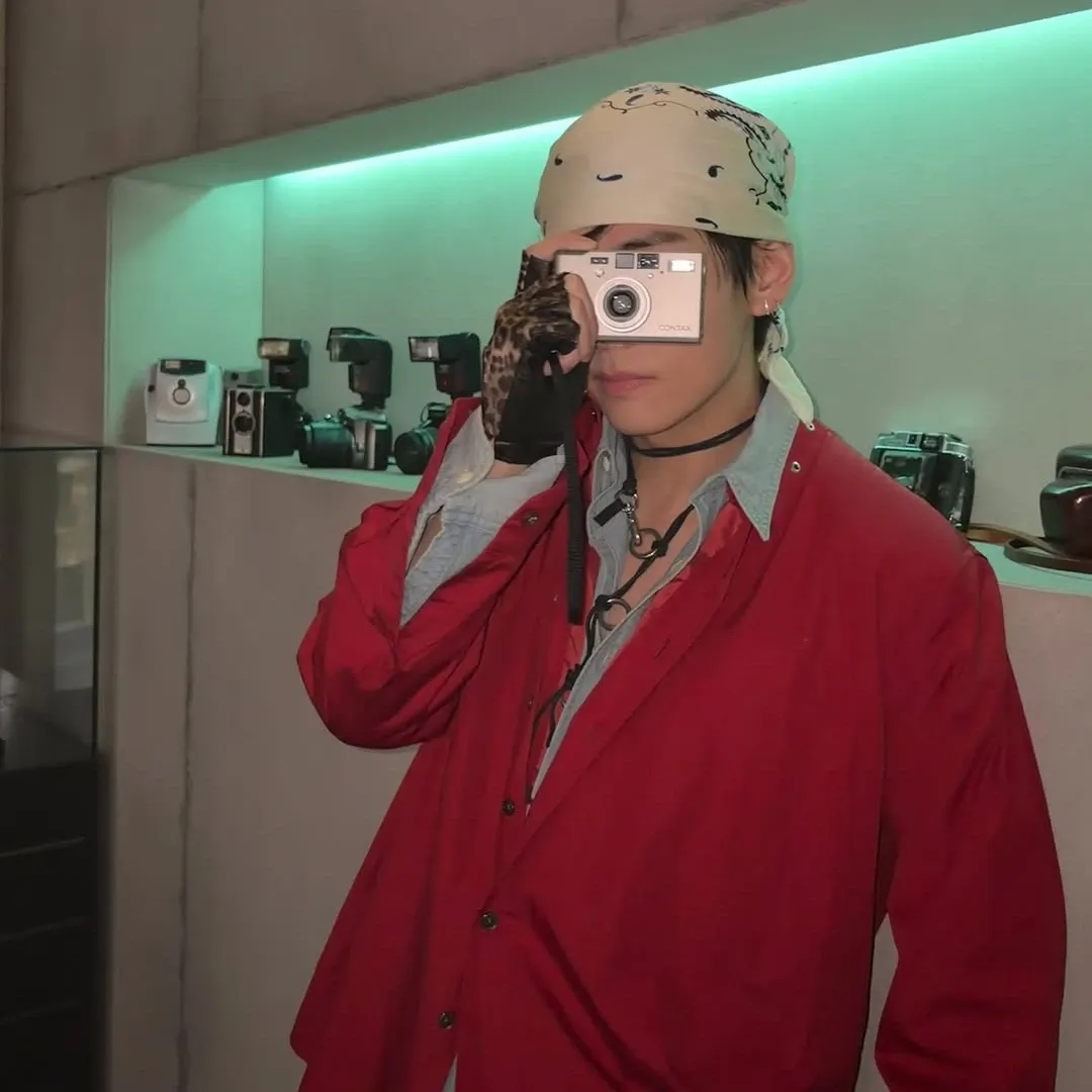 뷔 (방탄소년단) 최근 활동샷