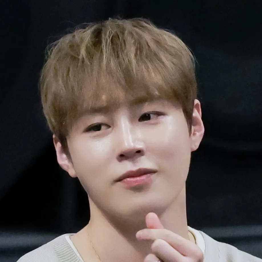 Latest photo of Ha Sungwoon