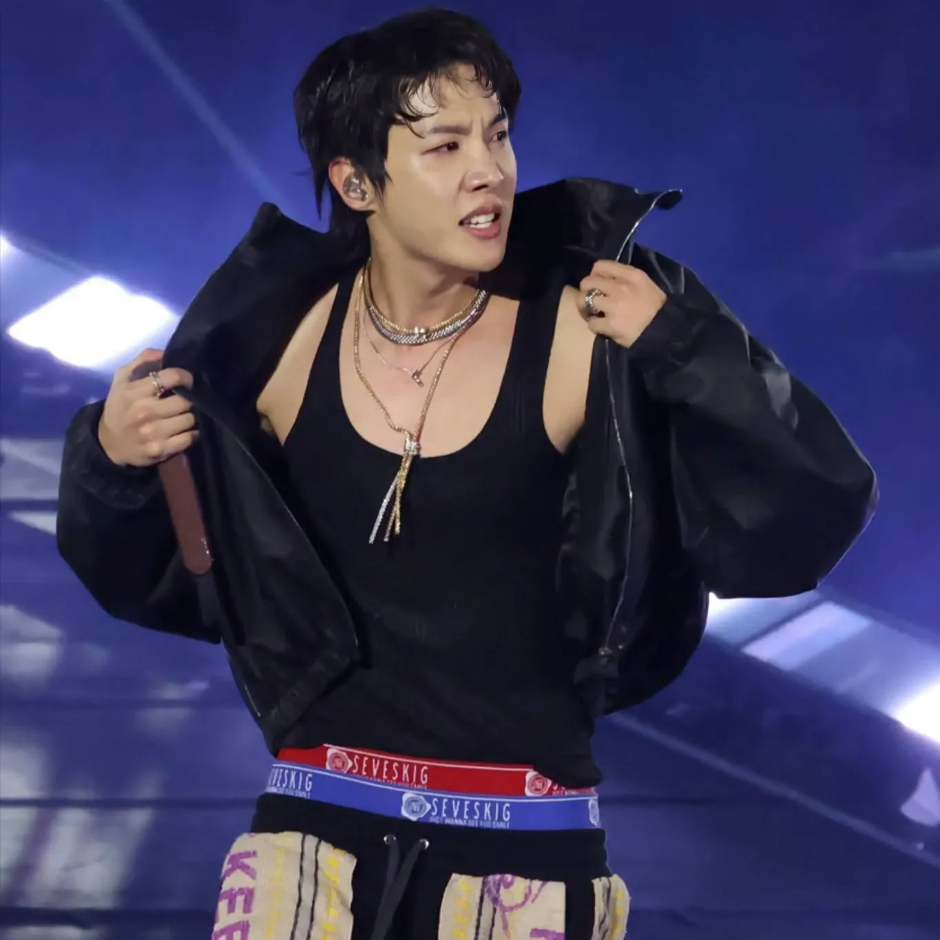 Momen yang diabadikan oleh penggemar j-hope (BTS)