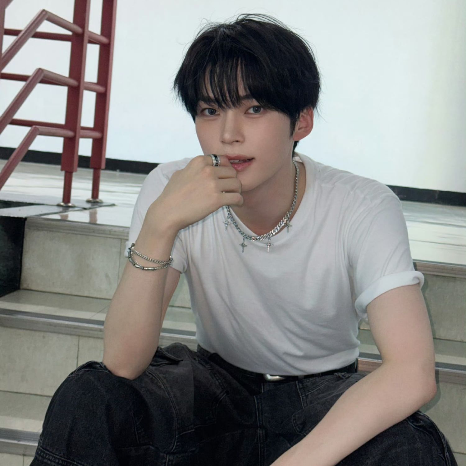 Behind-the-scenes cut of Sung Hanbin (ZEROBASEONE)